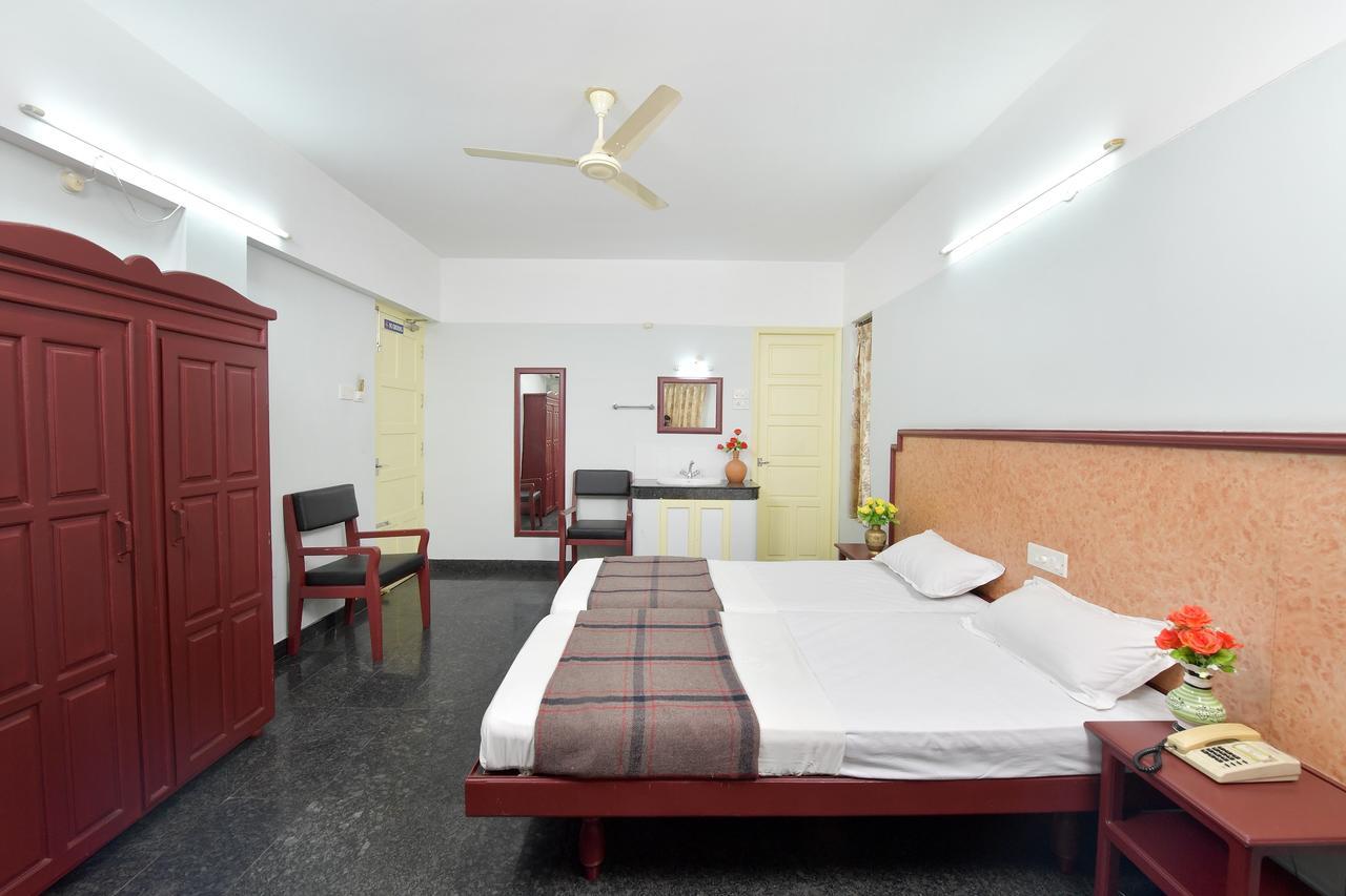 Hotel Elisa International Tourist Home Thiruvananthapuram Dış mekan fotoğraf